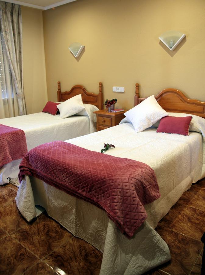 Hostal Pachin Mieres  Exterior foto